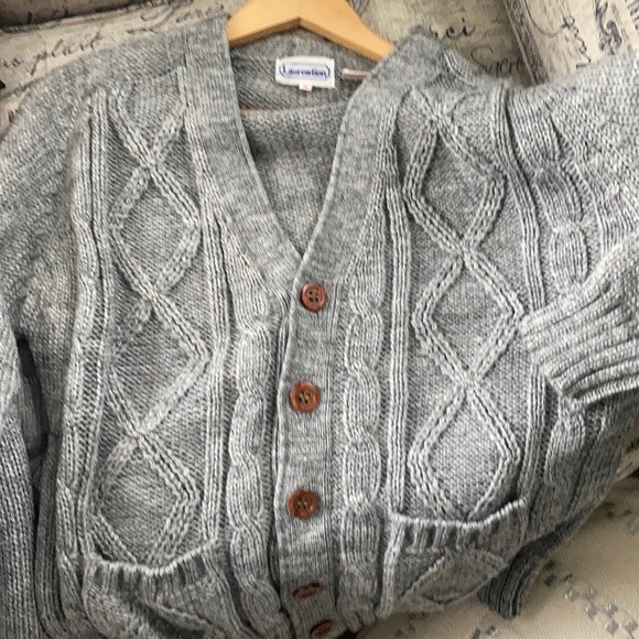 STYLE ALERT!!!!!!!!Vintage Laurentien cable knit sweater - Picture 4 of 10